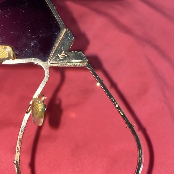 - Louis Vuitton sunglasses needs new lenses 💯 - Picture 4 of 5